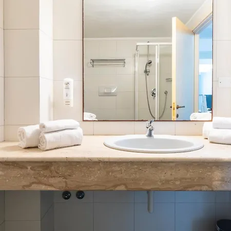 Cala Della Torre Hotell 4*