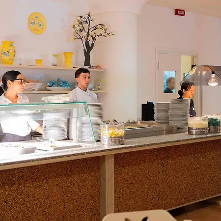 Cala Della Torre Hotell 4*