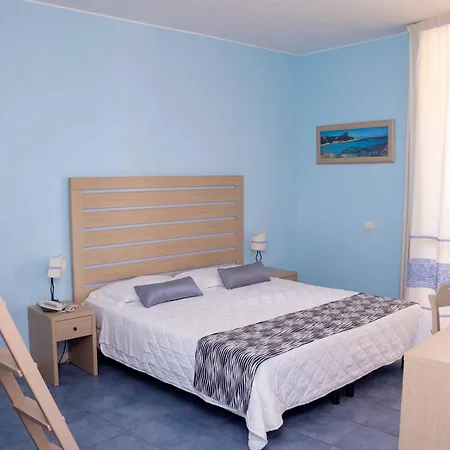 Cala Della Torre Hotell 4*